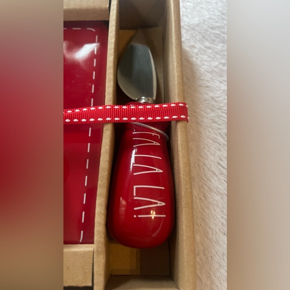 NEW Rae Dunn “JOY” Cheeseboard Set - Picture 3 of 4